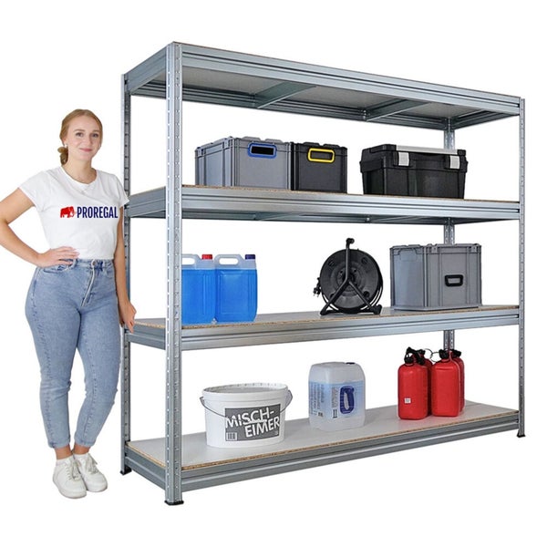 Vielseitiges Regal mit vier Ebenen zur Lagerung von Gegenständen, präsentiert von einer Person für Größenvergleich