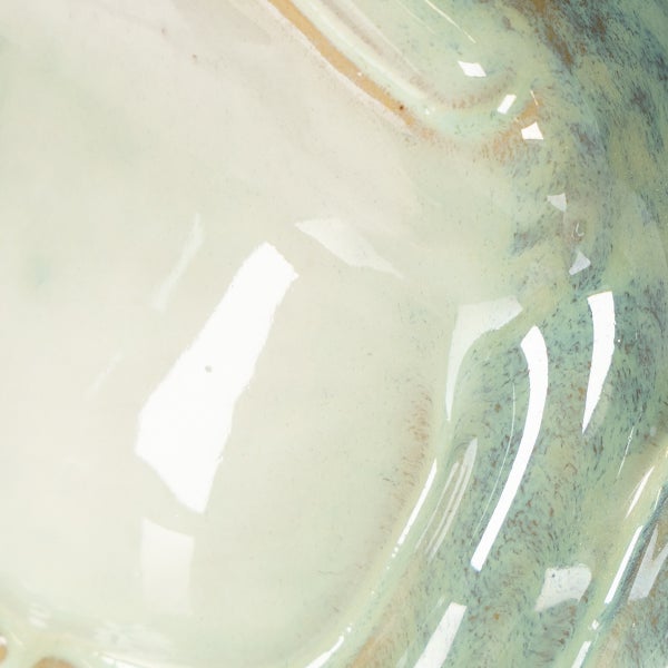 Nahaufnahme einer Keramikschale mit Muster