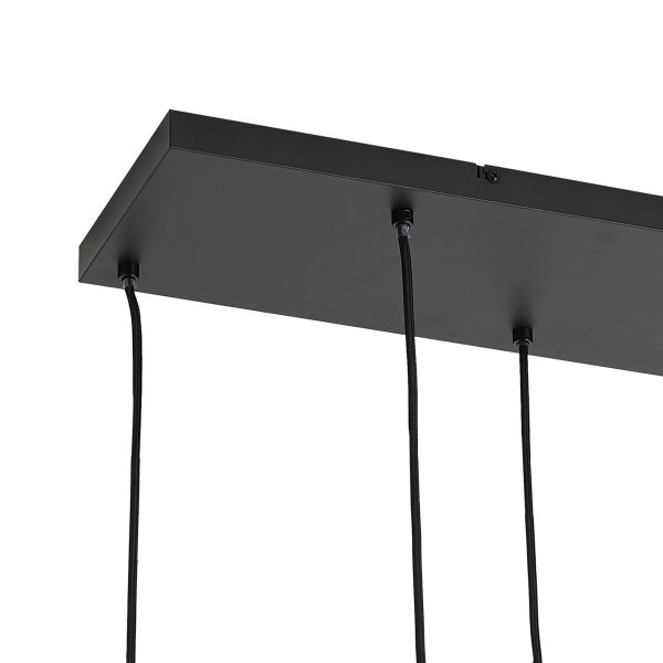 Rechteckiger Deckenbaldachin für eine Pendelleuchte mit drei schwarzen Textilkabeln.