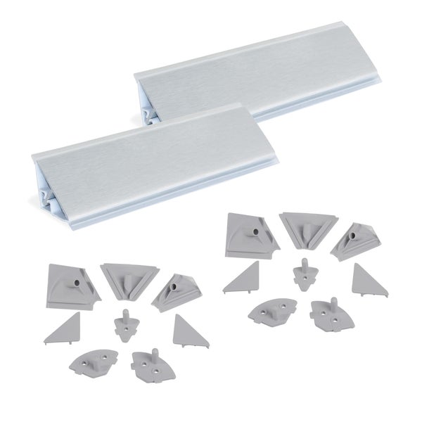 Zwei Wandabschlussleisten aus Aluminium mit Zubehörset aus Kunststoff bestehend aus Eckstücken und Endkappen.