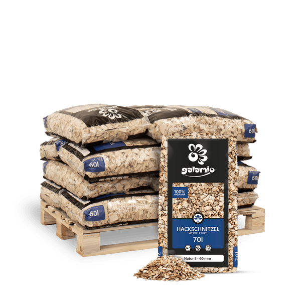 Galamio Hackschnitzel aus 100 Prozent Waldkiefer, 5 bis 60 Millimeter, mehrere Säcke auf einer Palette gestapelt.