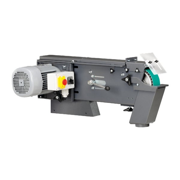 Stationäre Bandschleifmaschine für die Metallbearbeitung mit Motor, transparentem Funkenschutz und grünem Schleifband.