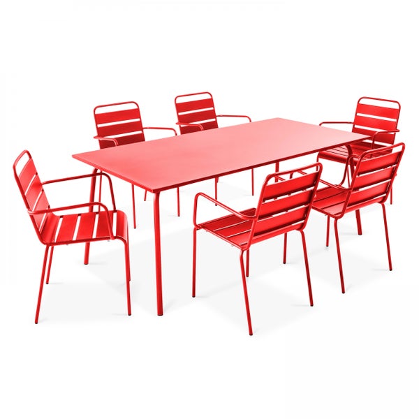 Gartenmöbelset aus Metall mit einem rechteckigen Tisch und sechs Armlehnenstühlen in Rot.