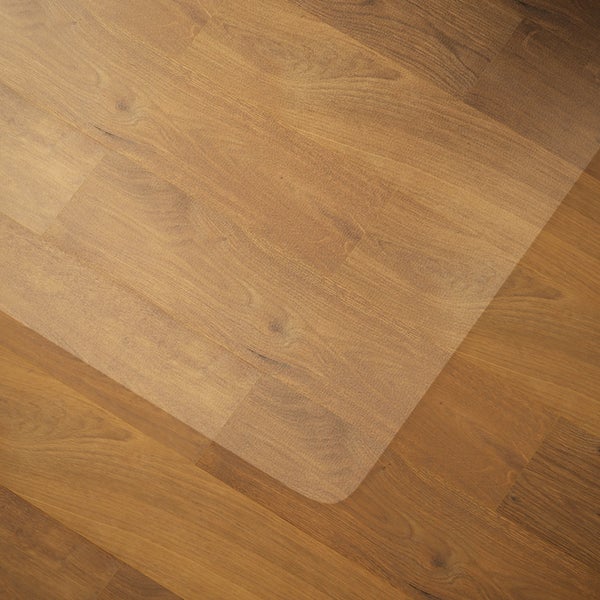 Transparente Bodenschutzmatte auf einem Holzfußboden.