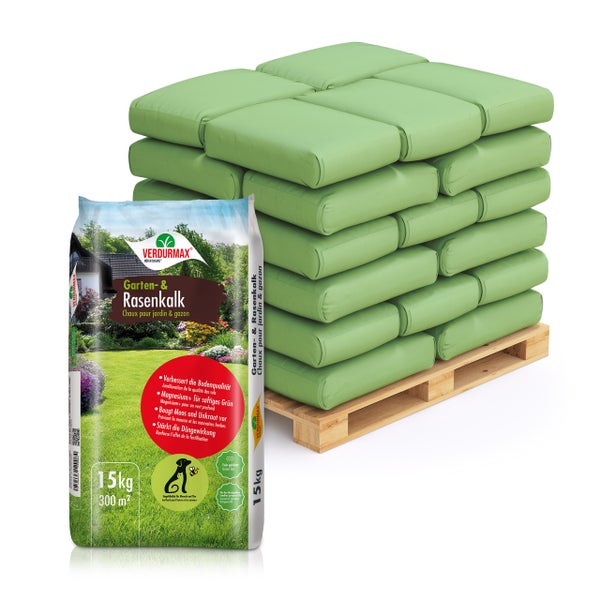 Palette mit Gartenausdünger und Sack Gartenkalk mit 15 Kilogramm Füllmenge