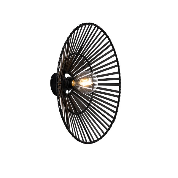 Wandleuchte mit Lampenschirm aus Metallstreben und Glühbirne