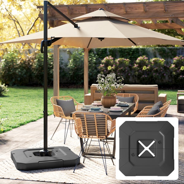 Ampelschirm mit quadratischem Standfuß auf einer Terrasse mit Gartenmöbeln und Pergola sowie einer Detailansicht des Schirmständers.