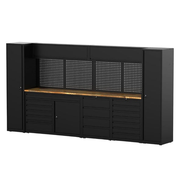 Werkbankkombination mit Schubladen, Schränken und Lochwand zur Werkzeugaufbewahrung.