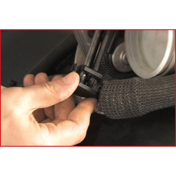 Bremsleitungsklemmenzange mit Bremsleitung