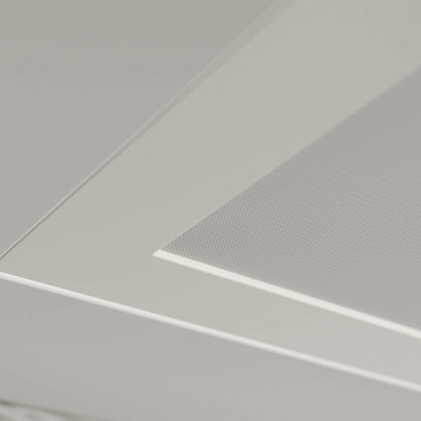 Nahaufnahme einer Möbelfront mit Rahmenprofil und fein strukturierter Füllung.