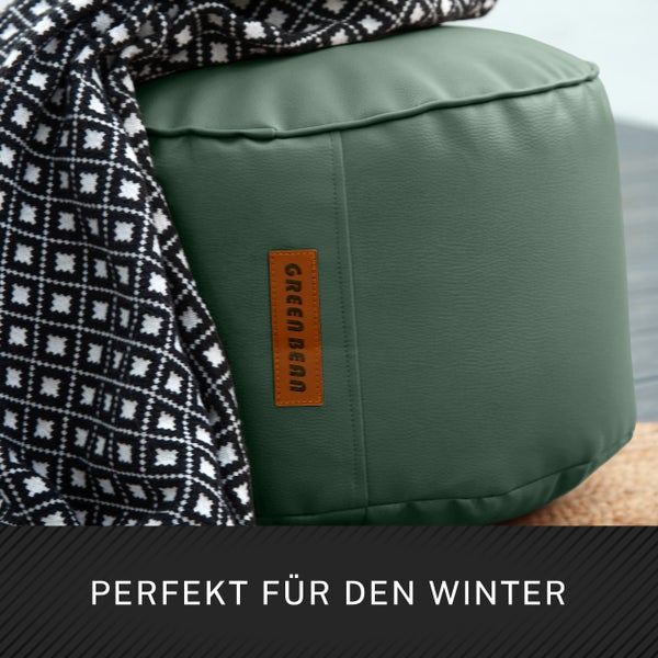 Hocker mit Lederbezug und karierter Decke