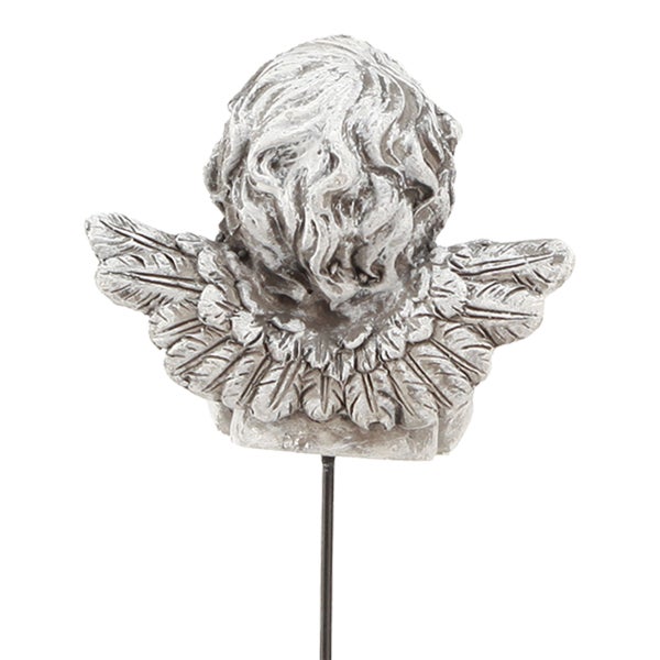 Rückansicht einer Engelsfigur auf einem Stab für den Garten