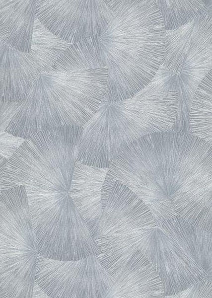 Wohnzimmer mit gemusterter Tapete, Sofa und Esstisch