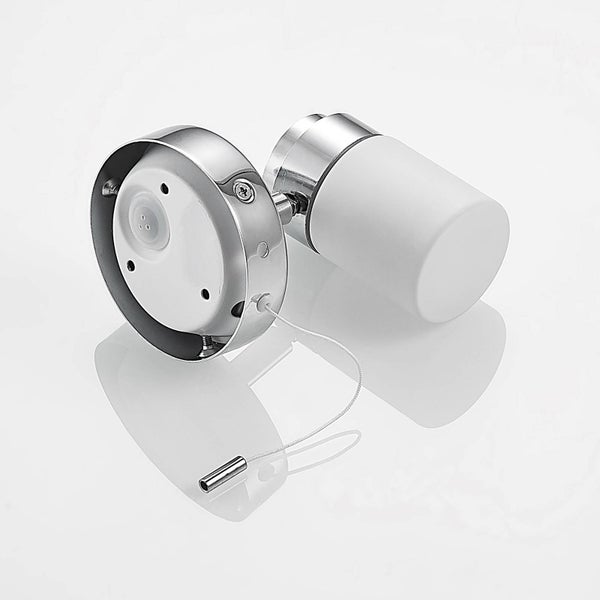 Wandleuchte mit Zugschalter und Glasabdeckung