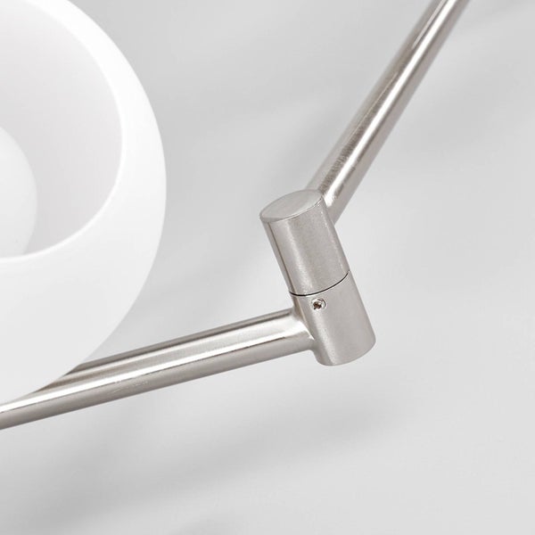 Detailaufnahme der Deckenleuchte aus Metall und Glas