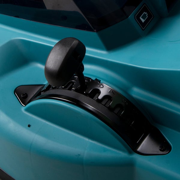 Detailansicht des Höheneinstellhebels eines Rasenmähers