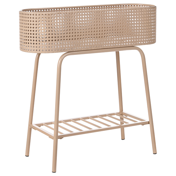 Beige Blumenkonsole aus Metall mit ovalem Korb in Lochoptik und unterer Ablage mit Streben.