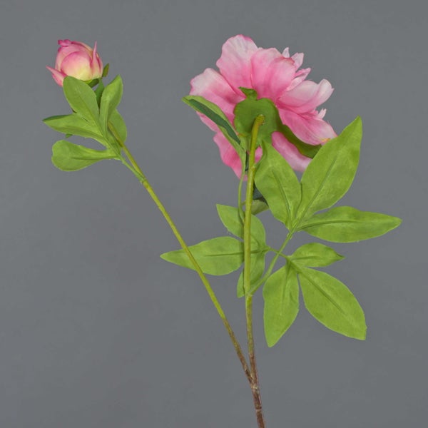 Künstliche Pfingstrose aus Textil in Rosa, Detailaufnahme.