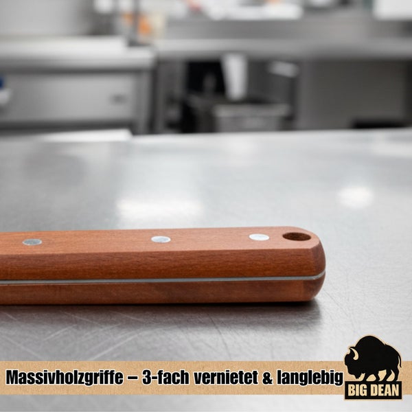 Detailaufnahme eines Holzgriffs mit Nieten auf einer Metalloberfläche und Big Dean Logo