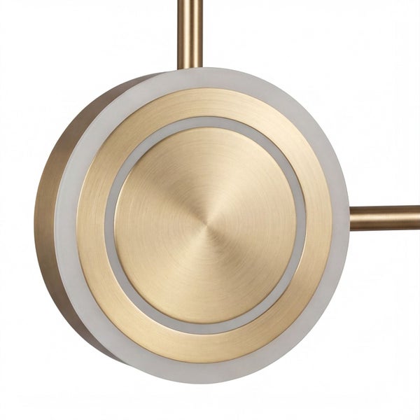 Detail einer modernen Leuchte aus gebürstetem Metall mit kreisförmigen Diffusoren.