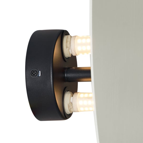 Wandleuchte mit Lampenschirm und Leuchtmitteln