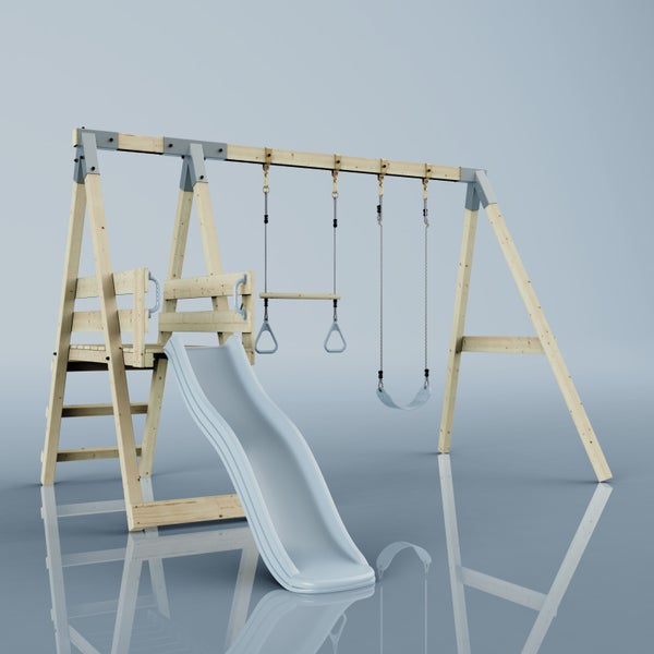 Spielturm aus hellem Holz mit Rutsche, Schaukelsitz und Turnstange mit Ringen für den Garten.