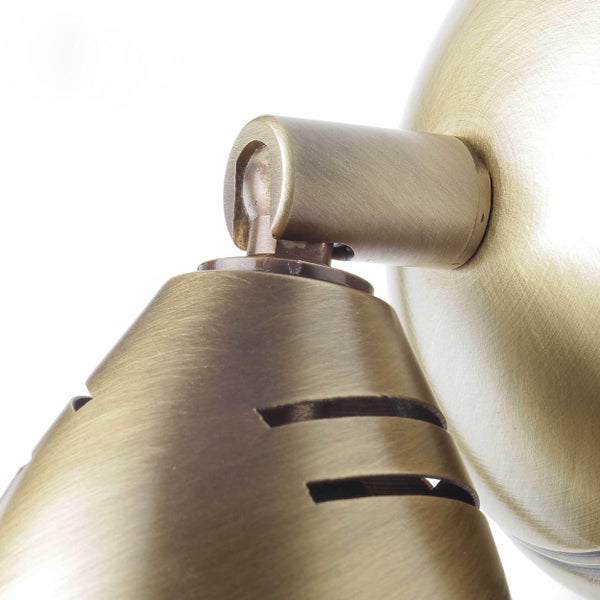 Detailaufnahme einer Wandleuchte aus Metall