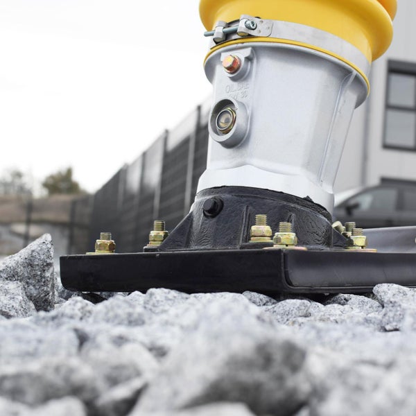 Detail einer Stampfer-Maschine auf Schotter