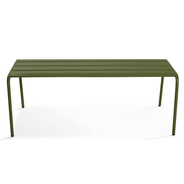 Rechteckiger Garten-Couchtisch aus Metall in Olivgrün mit einer Oberfläche aus Lamellen.