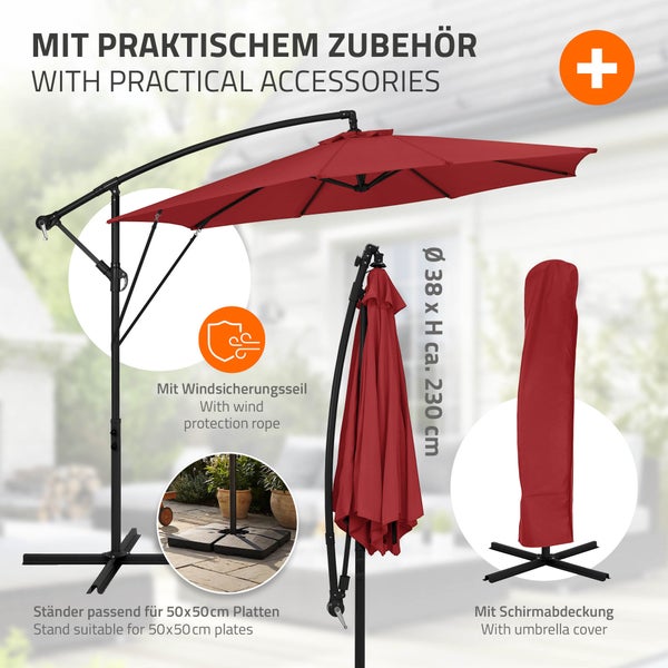 Freischwingender Sonnenschirm mit Ständer für Platten, Windsicherungsseil und Schutzhülle im Garten.