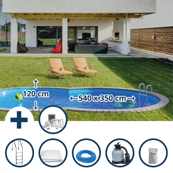 Ovalpool mit Zubehörset im Garten mit Liegestühlen und den Maßen 540 x 350 x 120 cm, inklusive Poolleiter, Abdeckplane, Schlauch, Sandfilteranlage und Filtersand