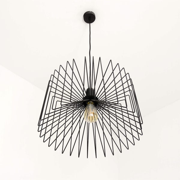 Hängelampe mit geometrischem Lampenschirm aus Metall