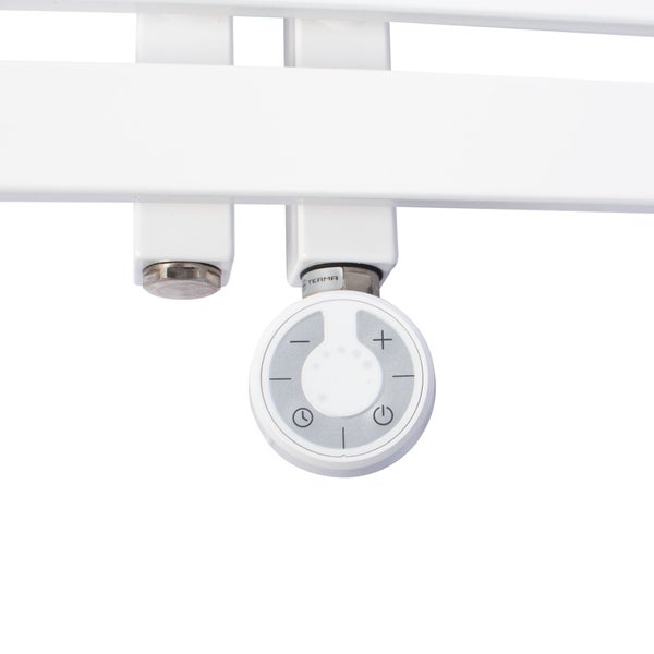 Weißer Handtuchheizkörper mit runder elektronischer Steuerung inklusive Temperatur- und Zeitregelung sowie Terma Logo.