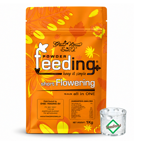 Ein Kilogramm Beutel Green House Seed Co Powder Feeding Short Flowering Pflanzendünger für kurz blühende Pflanzen.