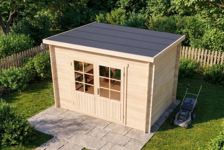 Gartenhaus aus Holz mit Flachdach und Doppeltür mit Lichtausschnitten, stehend auf einer gepflasterten Terrasse im Garten.