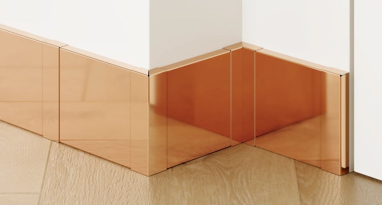 Detailansicht von Sockelleisten an einer Wandecke