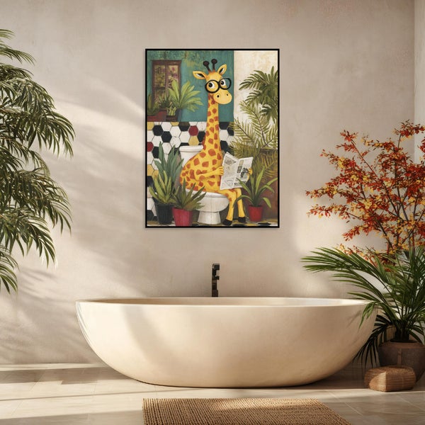 Wandbild mit Giraffe im Badezimmer über einer freistehenden Badewanne in einem modern eingerichteten Raum mit Zimmerpflanzen.