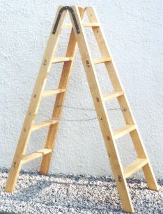 PROREGAL Maler Stufenleiter Made in Germany 2 x 12 Stufen 3,26 m Länge Eimerhaken Holzleiter Klappleiter