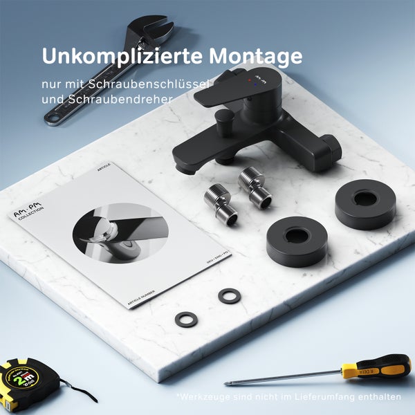 Schwarze Badarmatur mit Zubehör, Schraubenschlüssel, Schraubendreher und Bedienungsanleitung auf Marmoroberfläche.