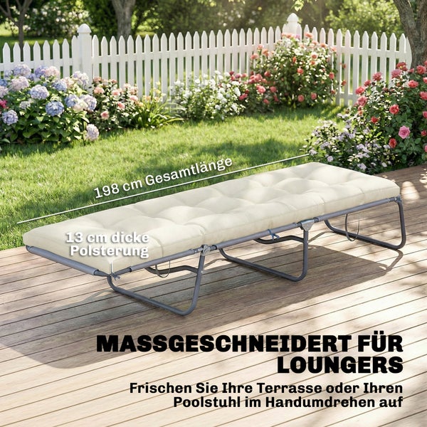 Gartenliege mit 13 Zentimeter dicker Polsterung und 198 Zentimeter Gesamtlänge auf einer Holzterrasse im Garten.