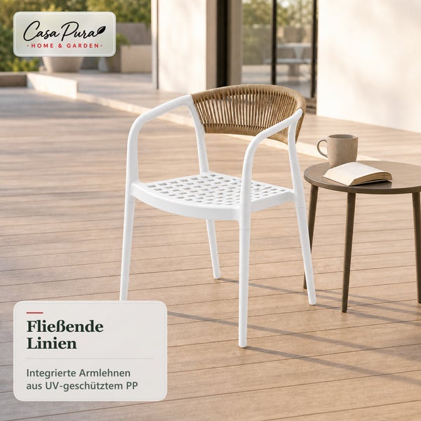 Moderner Gartenstuhl mit Armlehnen und geflochtener Rückenlehne auf einer Terrasse neben einem Beistelltisch, Casa Pura Logo