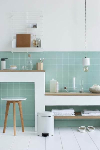 Brabantia Klassischer Tretmülleimer Mit Soft Verschluss 5 Liter HxBxT 30,2 x 26,3 x 21,7 cm Metall Weiß