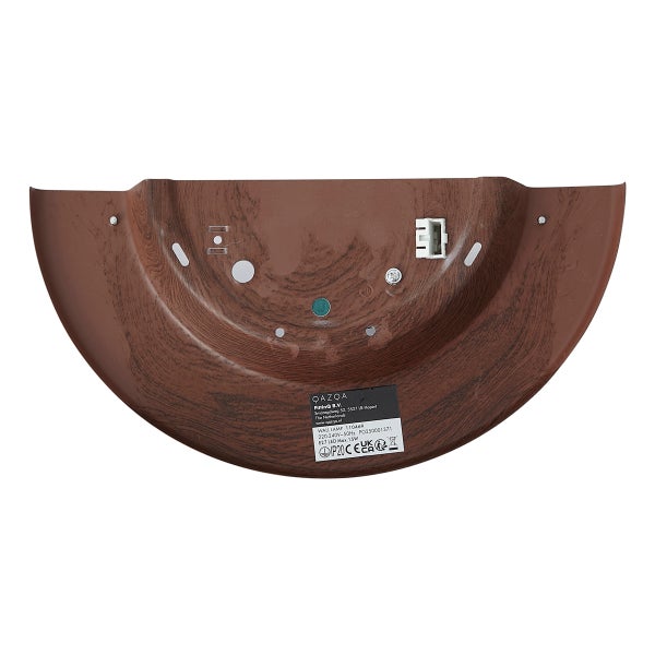 Rückansicht einer halbrunden Wandleuchte in Holzoptik mit Befestigungslöchern und technischem Aufkleber.