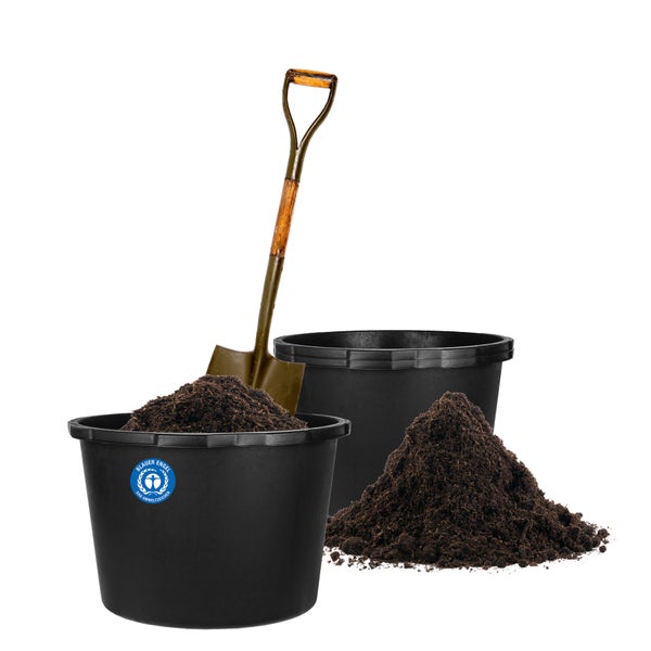 Zwei Personen tragen T-Shirts mit dem Festo Logo.