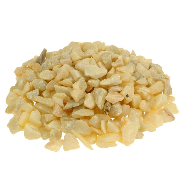 Beige-gelber Ziersplitt aus Naturstein für Garten und Dekoration.