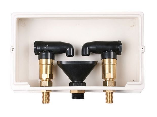 Unterputz-Waschgeräteanschlusskasten aus weißem Kunststoff mit zwei Messing-Wasseranschlüssen und einem schwarzen Ablauftrichter.