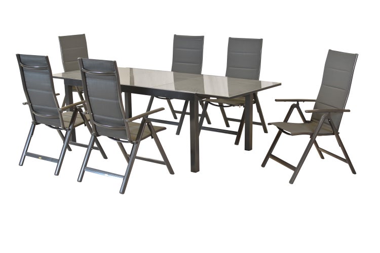 Gartentisch mit sechs Gartenstühlen