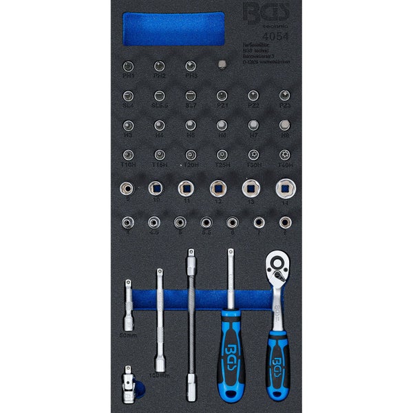 BGS Werkzeugsatz mit Steckschlüsseleinsätzen, Bits und Umschaltknarre in Werkzeugablage