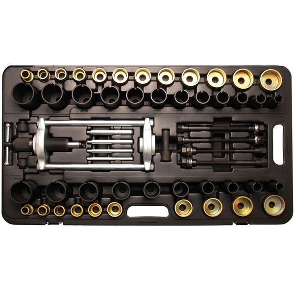 Werkzeugsatz mit verschiedenen Hülsen und Adaptern in einem schwarzen Werkzeugkoffer