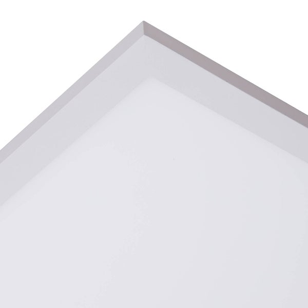 Nahaufnahme der Ecke eines flachen LED-Panels mit silberfarbenem Metallrahmen.